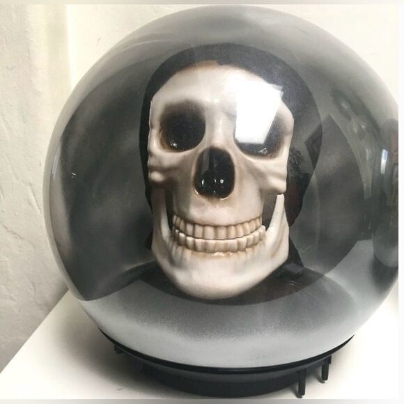 HALLOWEEN SPIRIT BALL-TALKING SKULL/GRIM
REAPER/SKELETON ANIMATED VINTAGE - Picture 3 of 13